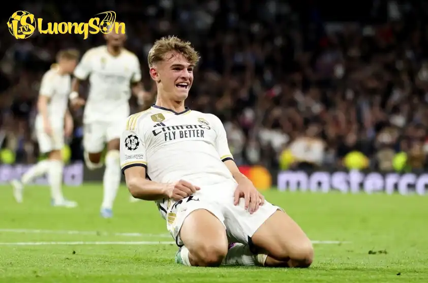 Nico Paz muốn trở lại Real Madrid và vẫn đang kiên nhẫn chờ đợi cơ hội
