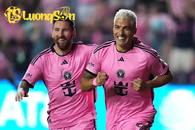 Suarez là một trong những chân sút vĩ đại hàng đầu của bóng đá thế giới (Ảnh: GOAL)