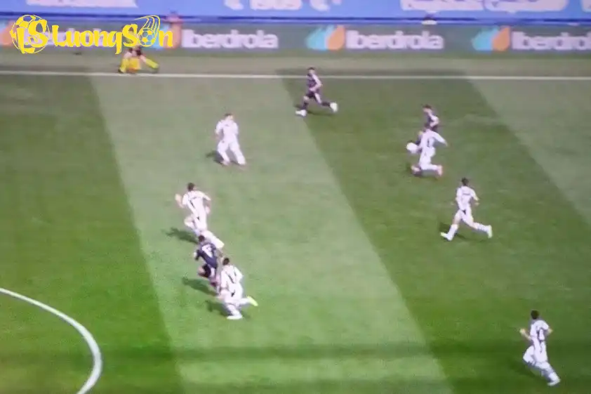   Bàn thắng của Mbappe bị từ chối vì lỗi việt vị (Ảnh: X).  