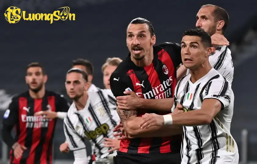 Ibrahimovic và Ronaldo từng nhiều lần chạm trán nhau trong sự nghiệp