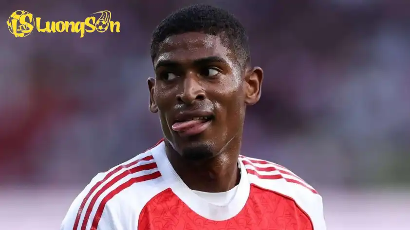 Cầu thủ trẻ này đang trưởng thành vượt bậc ở Arsenal