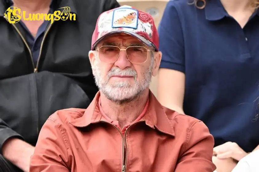 Cantona không hài lòng với cách quản lý của Sir Jim Ratcliffe.