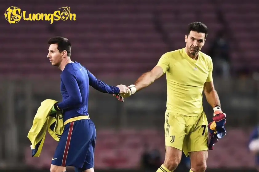 Buffon tiết lộ Messi đã chủ động xin đổi áo với anh