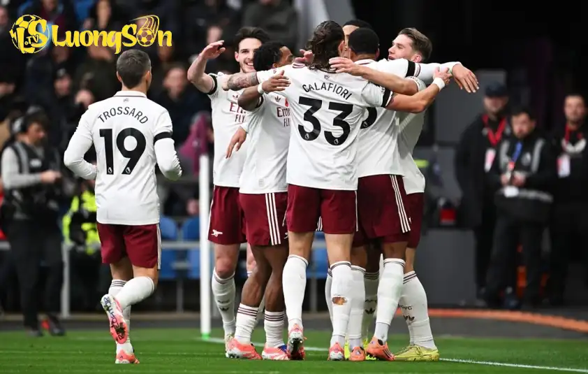 Arsenal hướng đến chiến thắng trước chủ nhà Slavia Prague. Arsenal hướng đến chiến thắng trước chủ nhà Slavia Prague.