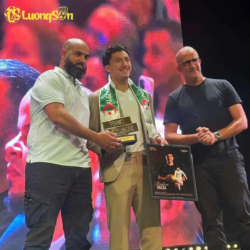 Ibrahim Maza nhận giải 