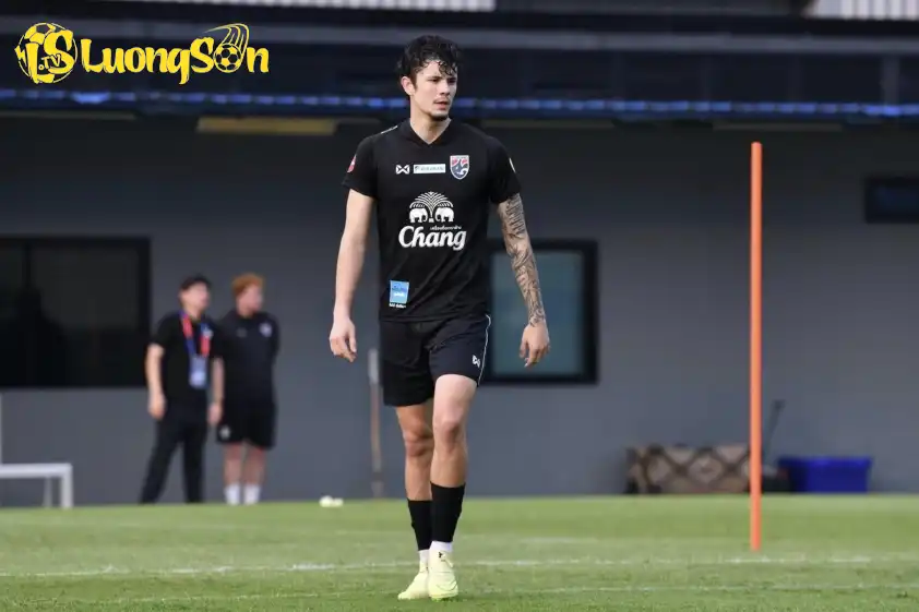 Jude Soonsup-Bell đã chính thức trở về hội quân cùng ĐT Thái Lan