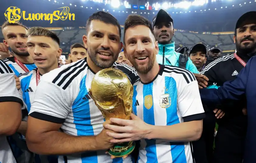 Aguero khẳng định vai trò không thể thay thế của Messi tại ĐT Argentina