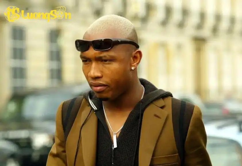 El Hadji Diouf bị tố không hoàn thành nghĩa vụ chu cấp cuộc sống cho con cái